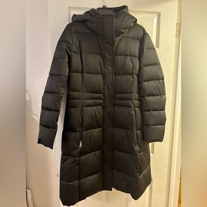 TAHARI STITCHED HOODED PUFFER COAT
